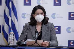 Θέμα Politic: Χαοτική η κατάσταση με τα self test – Τη Δευτέρα τα παιδιά πηγαίνουν σχολείο και τα φαρμακεία δεν έχουν test