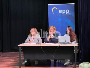 Θεσσαλονίκη: Η Μαρία Σπυράκη συνομιλεί με 200 μαθητές για τα fake news (vid &amp; pics)
