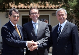 Αναστασιάδης-Ακιντζί: Στόχος μας η λύση του Κυπριακού εντός του 2016