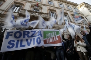 Φιέστα Μπερλουσκόνι μετά την αθώωση: επιστρέφω για να βάλω τάξη