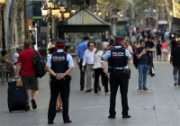 Συνεχίζονται οι έρευνες στην Καταλονία - Ενας δράστης καταζητείται, ένας ιμάμης αγνοείται - Στους 15 οι νεκροί
