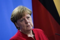 Μέρκελ: «Οχι» στη ριζοσπαστικοποίηση της συζήτησης στη Βρετανία