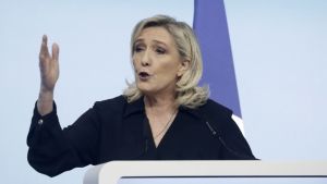 Γαλλία: Η ακροδεξιά αποκλείει υποψήφιο από την αριστερά, αναγκάζοντας τον Μακρόν σε δύσκολες επιλογές
