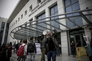 Διαμαρτυρία της ΠΟΣΔΕΠ στο υπουργείο Παιδείας