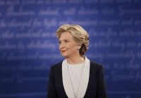 Το Foreign Policy σπάει την παράδοση ουδετερότητας και στηρίζει Χίλαρι