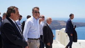 Μητσοτάκης: Ασφαλής προορισμός η Ελλάδα - Εμβληματικός προορισμός η Σαντορίνη