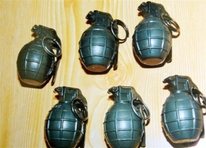 Εξουδετερώθηκαν οκτώ χειροβομβίδες στον Κάλαμο Αττικής