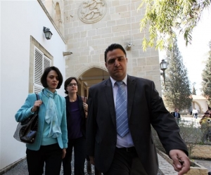 Απίστευτοι διάλογοι με την επικεφαλής της κυπριακής τρόικας