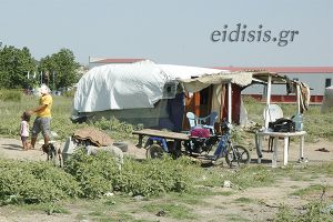 Συνέλαβαν έξι άτομα για ρευματοκλοπή στον καταυλισμό των Ρομά στην Αξιούπολη που ζουν σε άθλιες συνθήκες