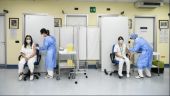 Γαλλία: Ο εμβολιασμός κατά της COVID-19 αρχίζει να γίνεται ευρύτερα αποδεκτός
