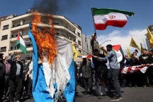 Φλέγεται η Μέση Ανατολή – «Το Ιράν θα επιτεθεί στο Ισραήλ μέσα στις επόμενες 48 ώρες»