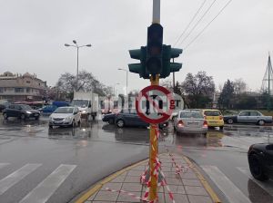 Θεσσαλονίκη: Στα «ζάρια» η οδική ασφάλεια – Εκτός λειτουργίας εδώ και 10 μέρες τα φανάρια στη διασταύρωση Δενδροποτάμου-Αριστοτέλους!