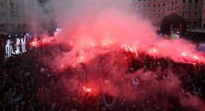 Η Θεσσαλονίκη γιόρτασε τα 100 χρόνια του ΠΑΟΚ: Εντυπωσιακό σόου με πυρσούς και drones (ΕΙΚΟΝΕΣ)