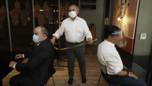Έβγαλαν μεζούρες για τους χώρους εστίασης Γεωργιάδης – Παπαθανάσης (φωτό)