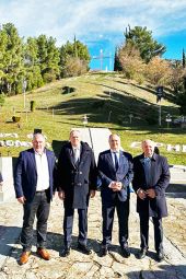 Ηχηρά αντιπολεμικά μηνύματα στις εκδηλώσεις μνήμης για τα 80 χρόνια από το Ολοκαύτωμα των Καλαβρύτων