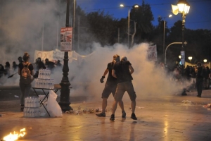 Στον εισαγγελέα 25 άτομα για τα επεισόδια στο Σύνταγμα