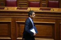 Μητσοτάκης στην Κ.Ο.: Καταρρέουν και παίζουν με τους θεσμούς