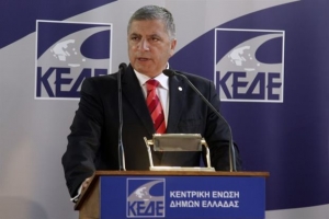Οι δήμαρχοι δεν θέλουν να εξαιρούνται από τον «κόφτη» συντάξεων