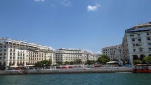 ΑΠΘ: Το ιικό φορτίο των λυμάτων δείχνει ότι ο ιός διασπείρεται τα ΣΚ στις παραλίες