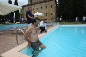Σαλβίνι: Βουτιά σε πισίνα της Μαφίας