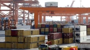 Αύξηση των εξαγωγών τον Μάιο , αλλά με μειώσεις σε αρκετούς κλάδους