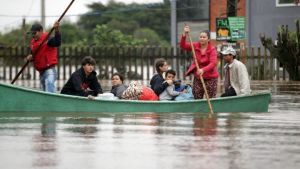 Μάχη ενάντια στον χρόνο δίνουν οι διασώστες στο νότιο τμήμα της Βραζιλίας που πλήττεται από πρωτοφανείς πλημμύρες