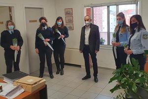 Ένα λουλούδι των Ίνκας σε εργαζόμενες γυναίκες από τον Γιώργο Φραγγίδη