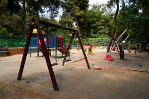 Δήμος Αθηναίων: Ετοιμες οι πρώτες 12 σύγχρονες και ασφαλείς παιδικές χαρές