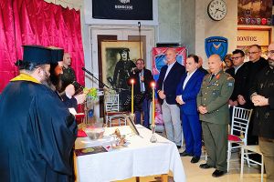 Ο αντιπεριφερειάρχης Ανδρέας Βεργίδης, στα εγκαίνια της μόνιμης έκθεσης «Εύξεινος Πόντος», δωρεά των "Αργοναυτών" στην 71η Α/Μ Ταξιαρχία «Πόντος»