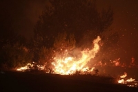 Καίγονται σπίτια στη Νεάπολη Λακωνίας