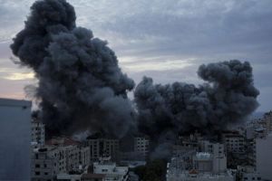 Γάζα: Έκρηξη και σειρήνες ασθενοφόρων στο πέρασμα της Ράφα