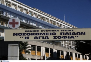 Στην Αθήνα μεταφέρθηκε το 20 μηνών κοριτσάκι που δέχθηκε επίθεση από ροτβάιλερ