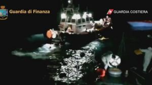 Οι ιταλικές αρχές διέσωσαν 47 μετανάστες, μετά το ναυάγιο του πλεούμενου στο οποίο επέβαιναν