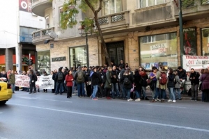 Αντιμέτωπη με νέα μέτωπα και εσωκομματικούς τριγμούς η κυβέρνηση