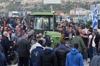 <div>Για τις επόμενες κινήσεις τους αποφασίζουν οι αγρότες - Επ' αόριστον κλειστά τα Τέμπη</div>