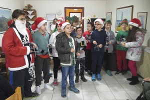 Θυμήθηκαν τους ηλικιωμένους και προσέφεραν χαρά και υπηρεσίες σχολεία, στρατός και κατηχητικά