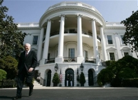 O πρώην μπάτλερ του Τραμπ θέλει να δολοφονηθεί ο Ομπάμα