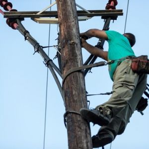 «Μαϊμού» τεχνικοί της ΔΕΗ μπήκαν σε σπίτι ηλικιωμένης στην Θεσσαλονίκη και λήστεψαν κοσμήματα αξίας €50.000