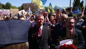 Ρωσία: Απαιτεί συγγνώμη από την Πολωνία για την επίθεση με μπογιά στον πρέσβη