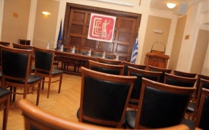 Αντιδράσεις δικαστικών για τη μείωση των αστυνομικών φρουρών