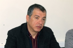 Θεοδωράκης: Η κυβέρνηση παίζει τώρα το «διαπραγματεύομαι σκληρά»