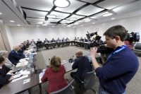 Τρεκλίζουν οι συνομιλίες στη Γενεύη και η εκεχειρία στη Συρία