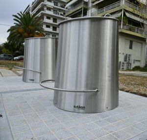 Θεσσαλονίκη – Καταγγελία Δημότη: «Οι κάδοι μπήκαν απλά για την φωτογραφία και μετά τους έβγαλαν»