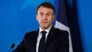 Ο Μακρόν καλεί τους Ευρωπαίους να ψηφίσουν στις ευρωεκλογές για να «υπερασπιστούν» τη δημοκρατία.