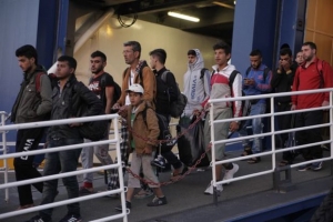 Δύο πλοία με 3.000 μετανάστες το πρωΐ στον Πειραιά