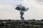 Το Ισραήλ «χτυπά» τη Ράφα – Διαπραγματεύσεις in extremis στο Κάιρο