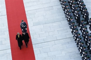 Οπερμαν: Η ελληνική κυβέρνηση αξίζει μια αληθινή ευκαιρία