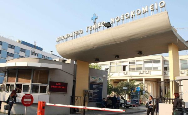 Θεσσαλονίκη: ΙΧ αυτοκίνητο καρφώθηκε μέσα στο Ιπποκράτειο νοσοκομείο