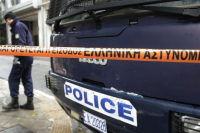Mολότοφ σε διμοιρία των ΜΑΤ στα γραφεία του ΠΑΣΟΚ