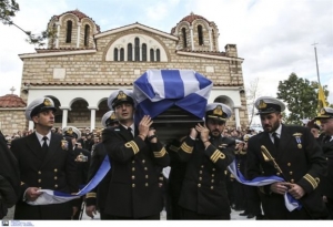 Θρήνος στην κηδεία του κυβερνήτη του μοιραίου ελικοπτέρου